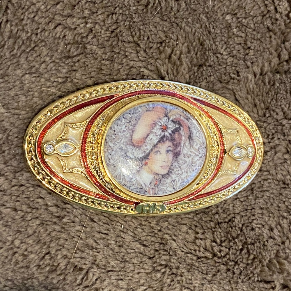 Vintage Avon Honor Society 
Cameo Brooch